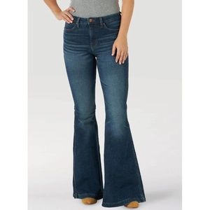 NWT 25x34 Wrangler Retro High Rise Trumpet Flare Jeans in Jana